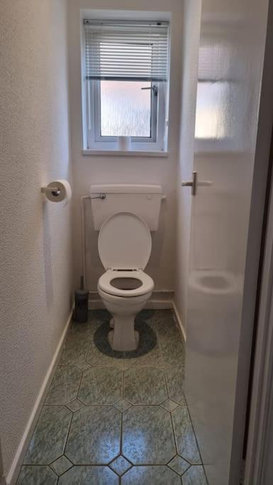 Spacious 2 Bed Bungalow Энфилд Экстерьер фото