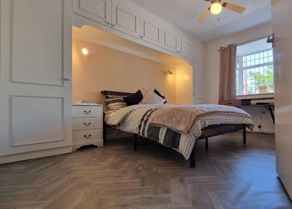 Spacious 2 Bed Bungalow Энфилд Экстерьер фото